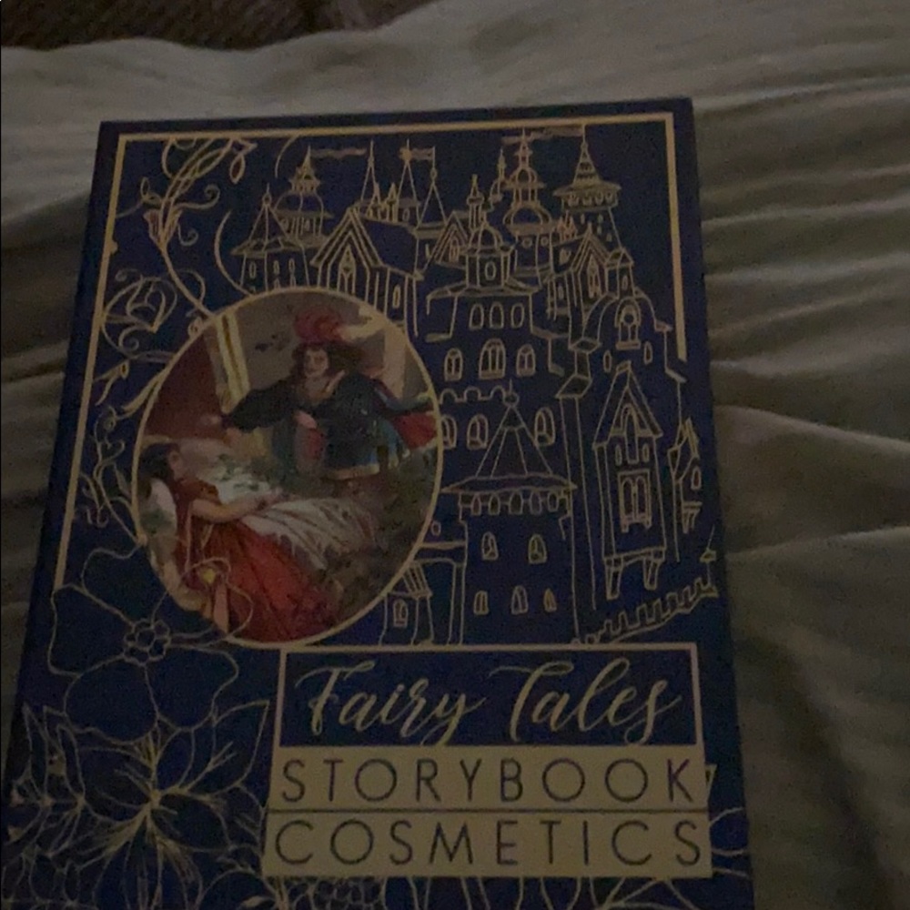 Eye shadow pallet